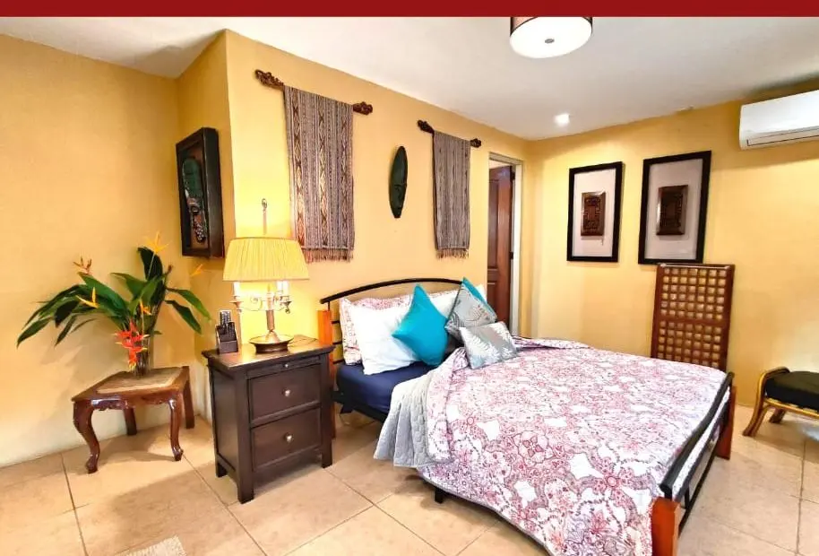 Bedroom 1D: 1 queen bed (extra mattress optional)